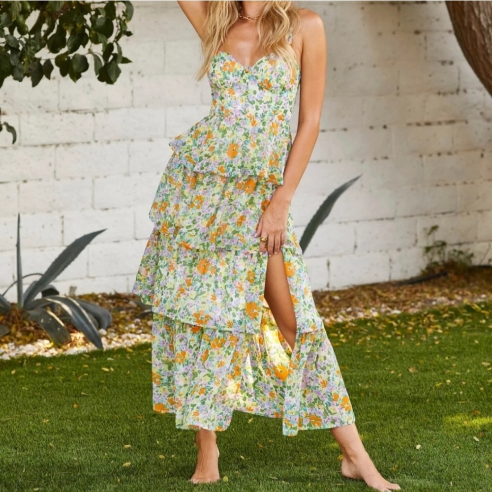 ASTR The Label MIDSUMMER FLORAL TIERED
MIDI DRESS